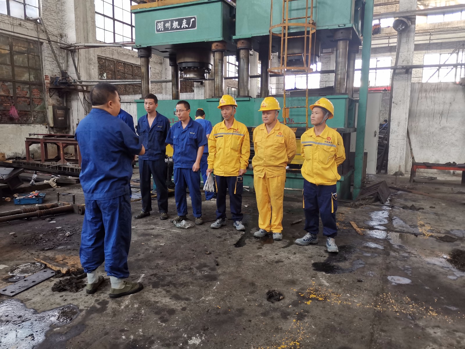 原文件名：合肥常青汽车大梁液压机搬迁4.jpg